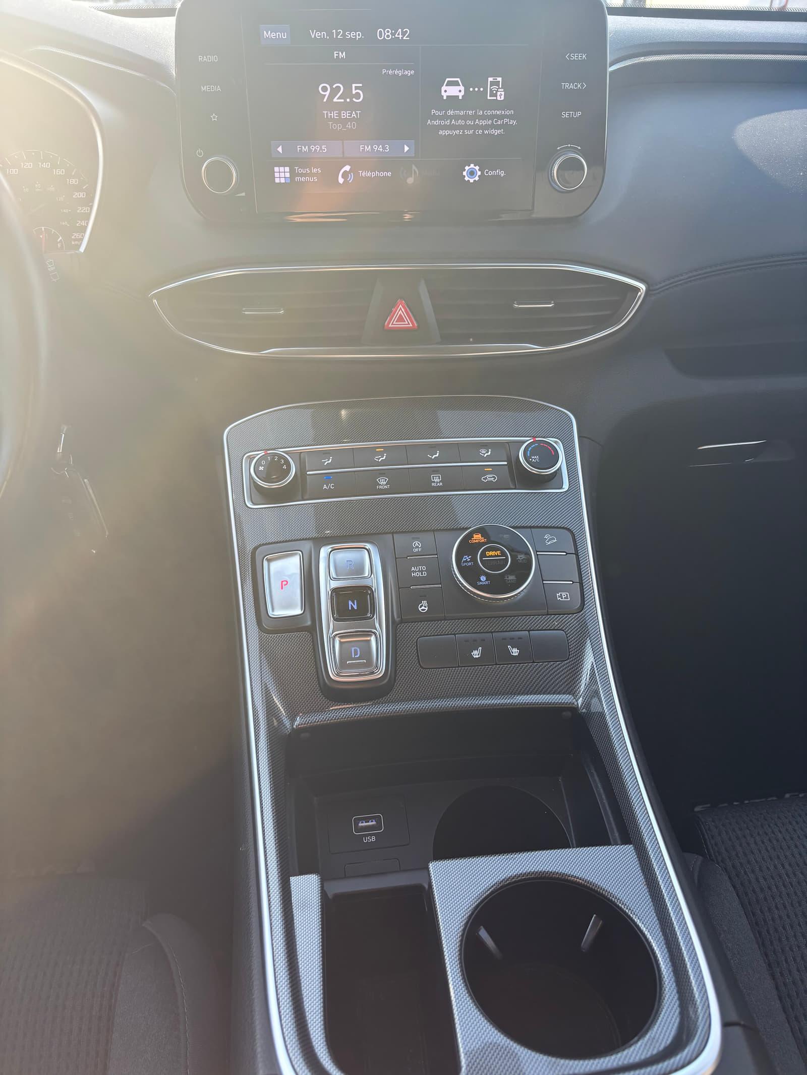 Hyundai Santa Fe 2022 - Image 9