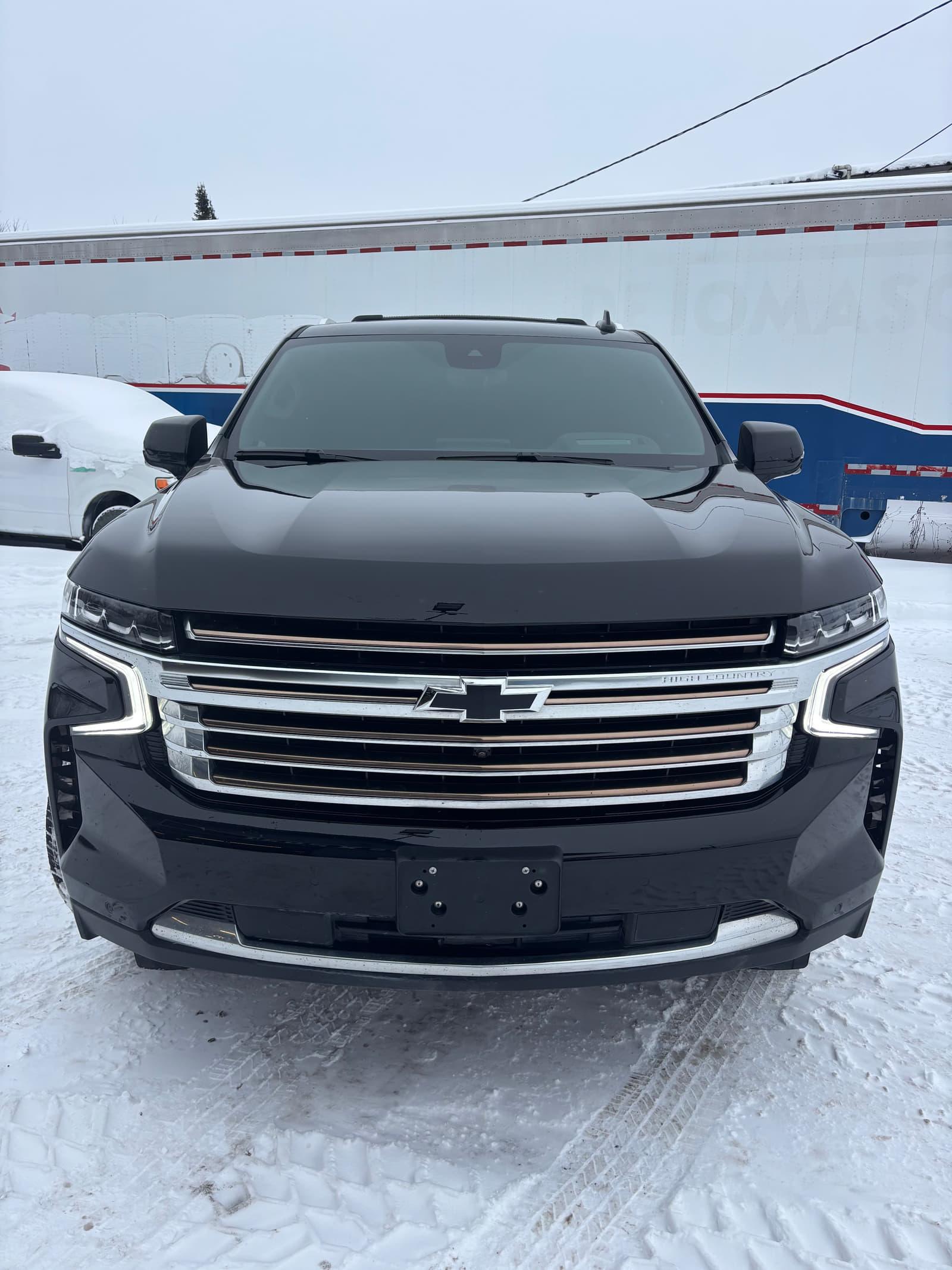 Chevrolet Suburban 2023 - Image 2