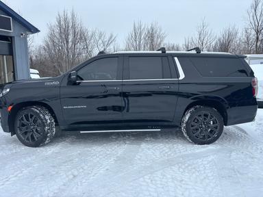 Chevrolet Suburban 2023 - Thumbnail 3