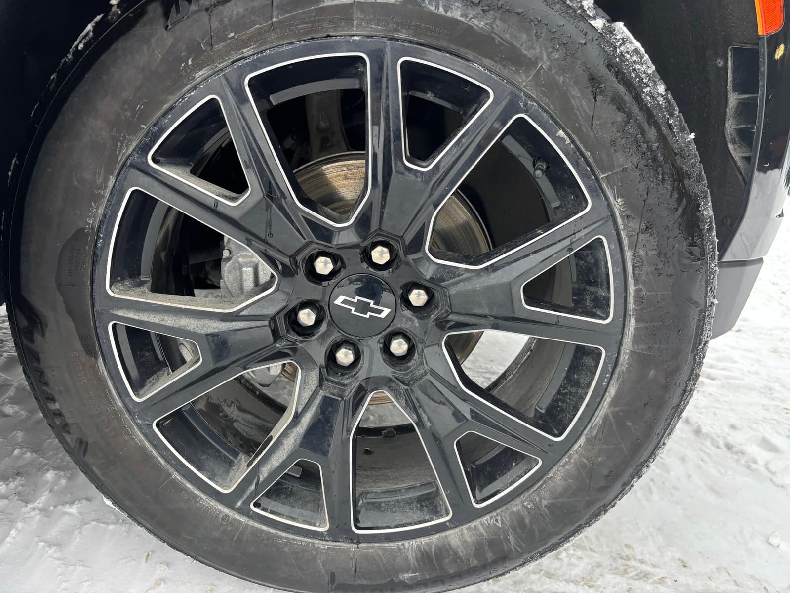 Chevrolet Suburban 2023 - Image 8