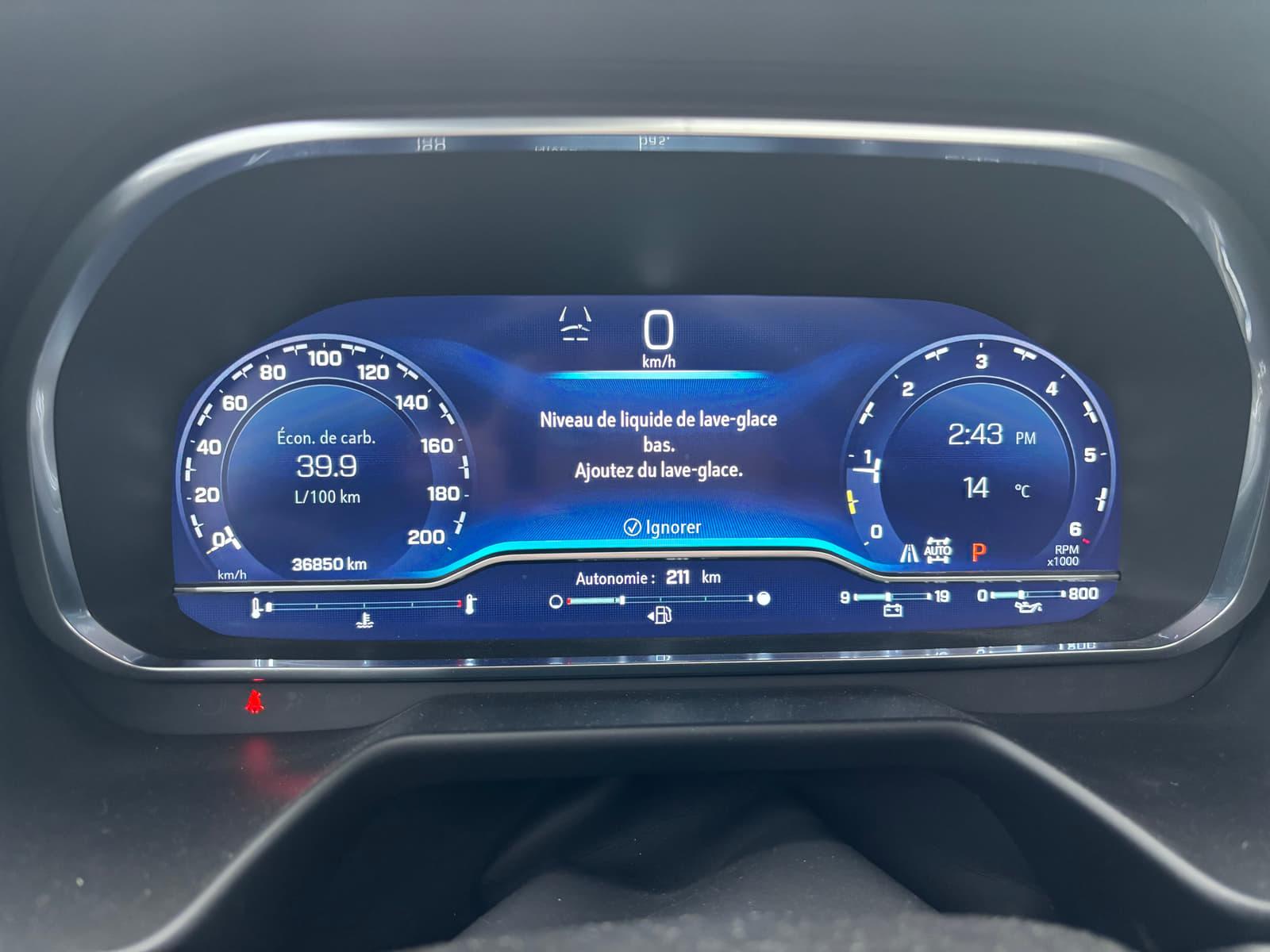 Chevrolet Suburban 2023 - Image 10