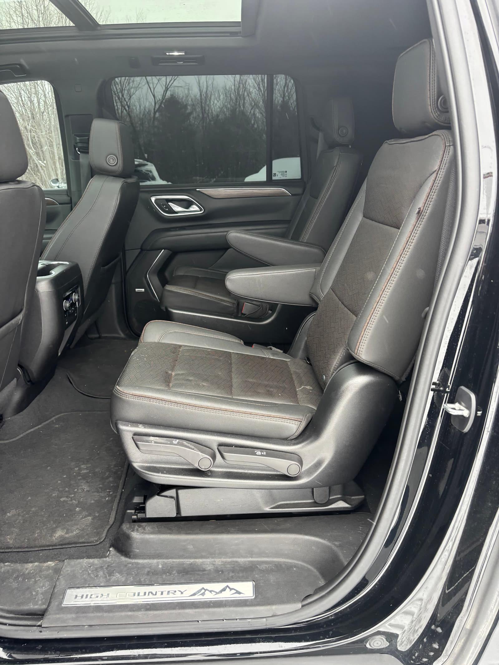 Chevrolet Suburban 2023 - Image 14