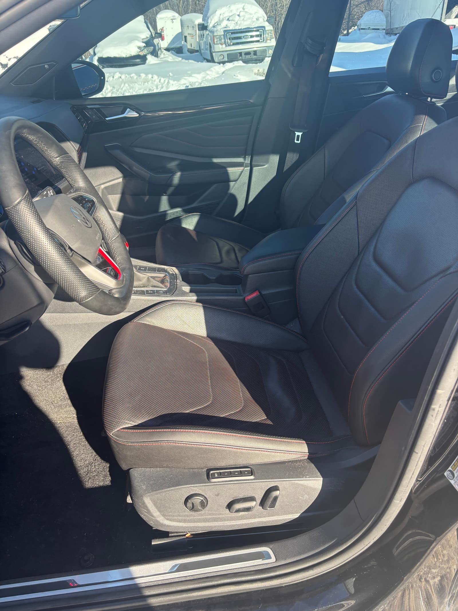 Volkswagen Jetta GLI 2023 - Image 9