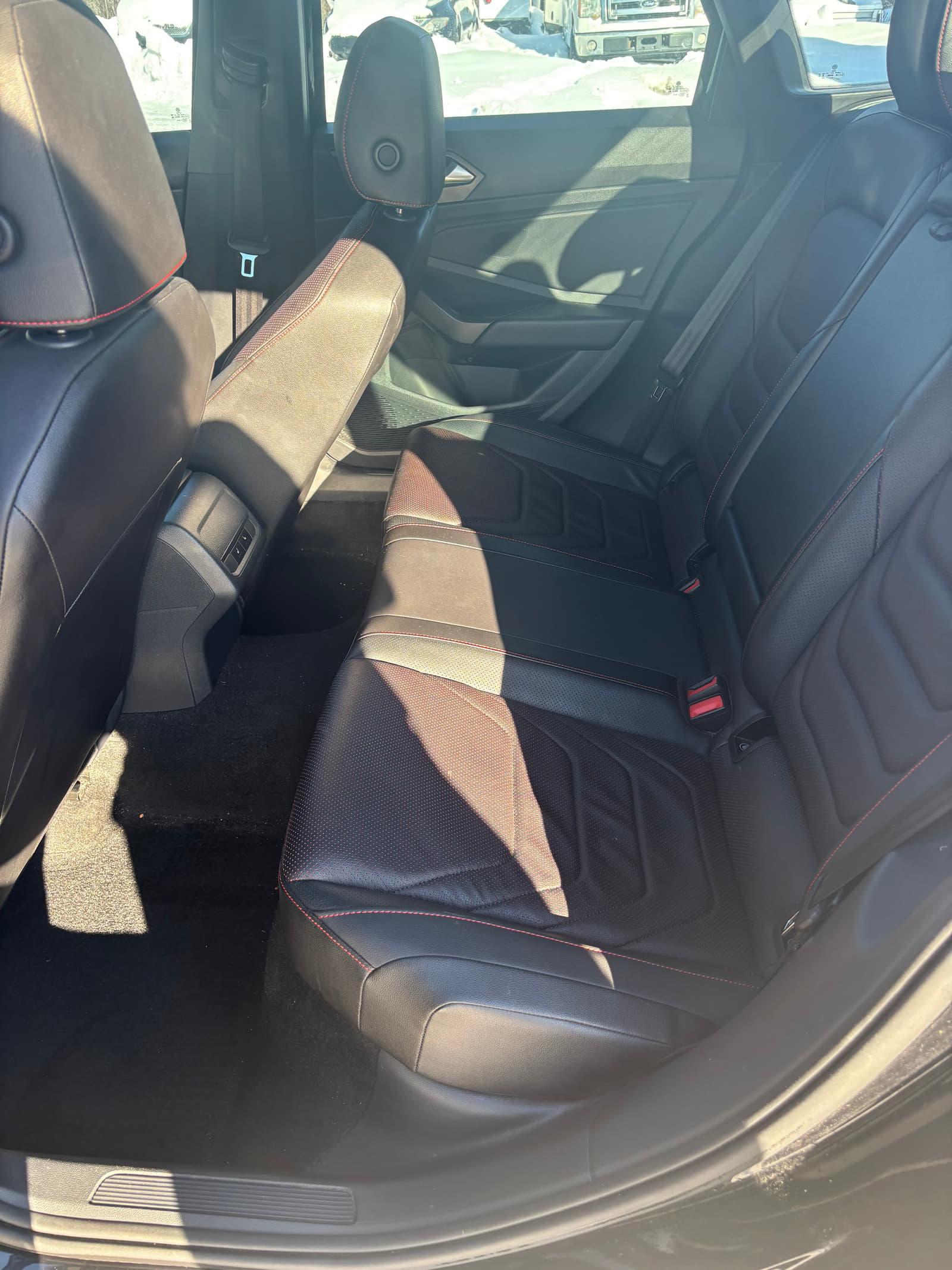 Volkswagen Jetta GLI 2023 - Image 10