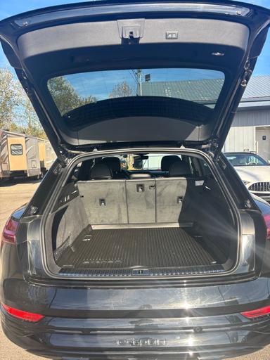 Audi Q8 e-tron 2024 - Thumbnail 6