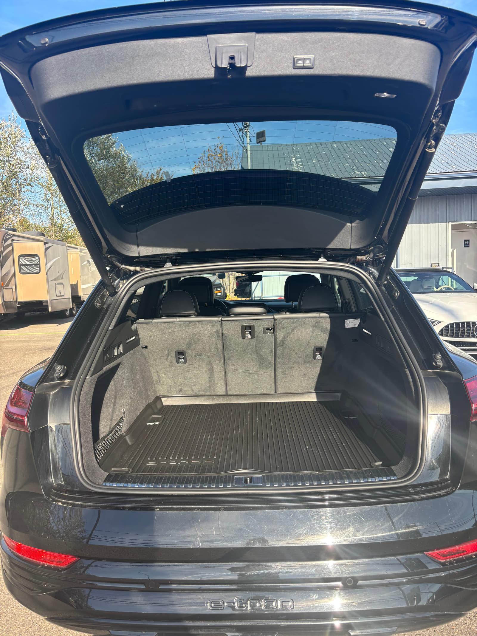 Audi Q8 e-tron 2024 - Image 6