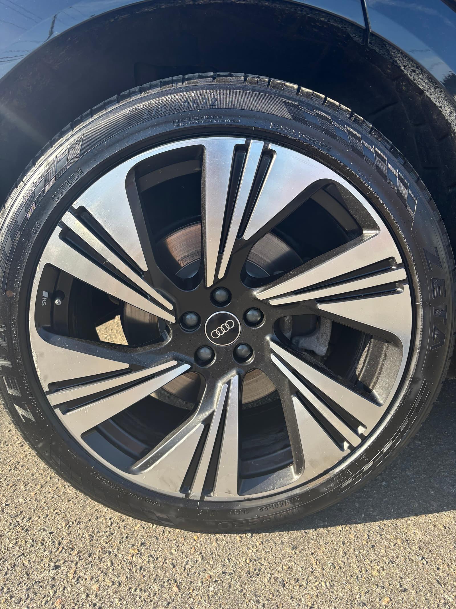 Audi Q8 e-tron 2024 - Image 8