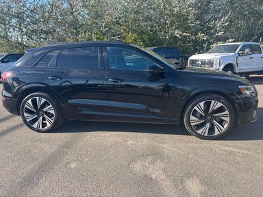 Audi Q8 e-tron 2024 - Thumbnail 9