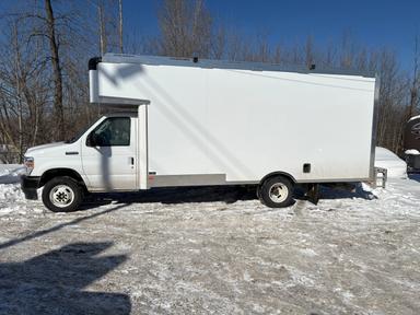 Ford E-450 Cutaway 2025 - Thumbnail 2