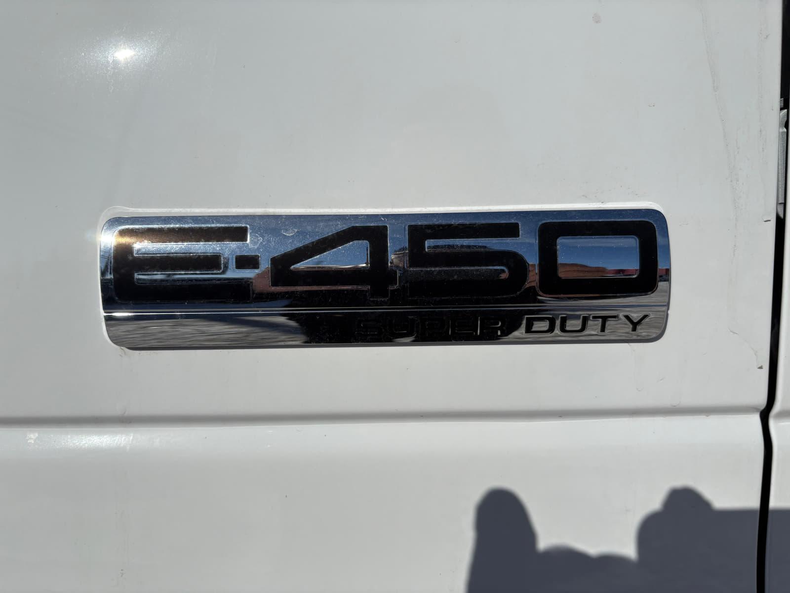 Ford E-450 Cutaway 2025 - Image 3