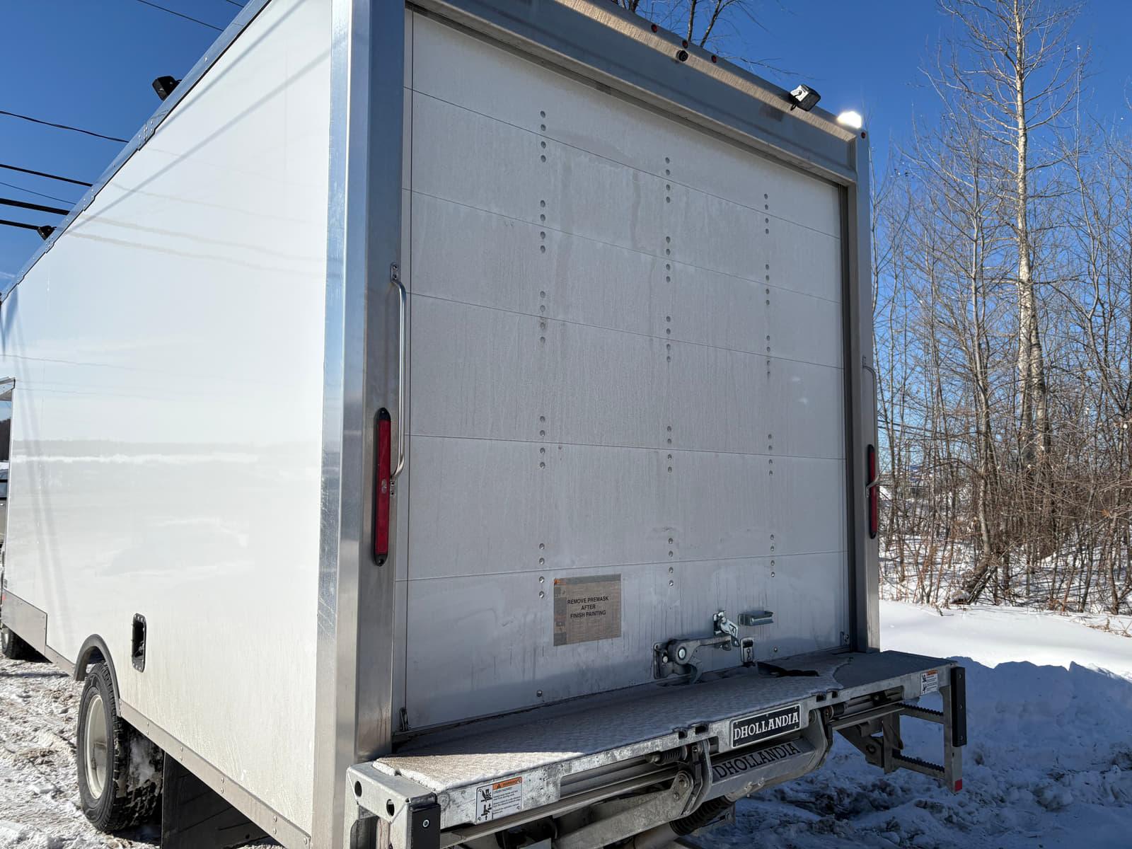 Ford E-450 Cutaway 2025 - Image 4