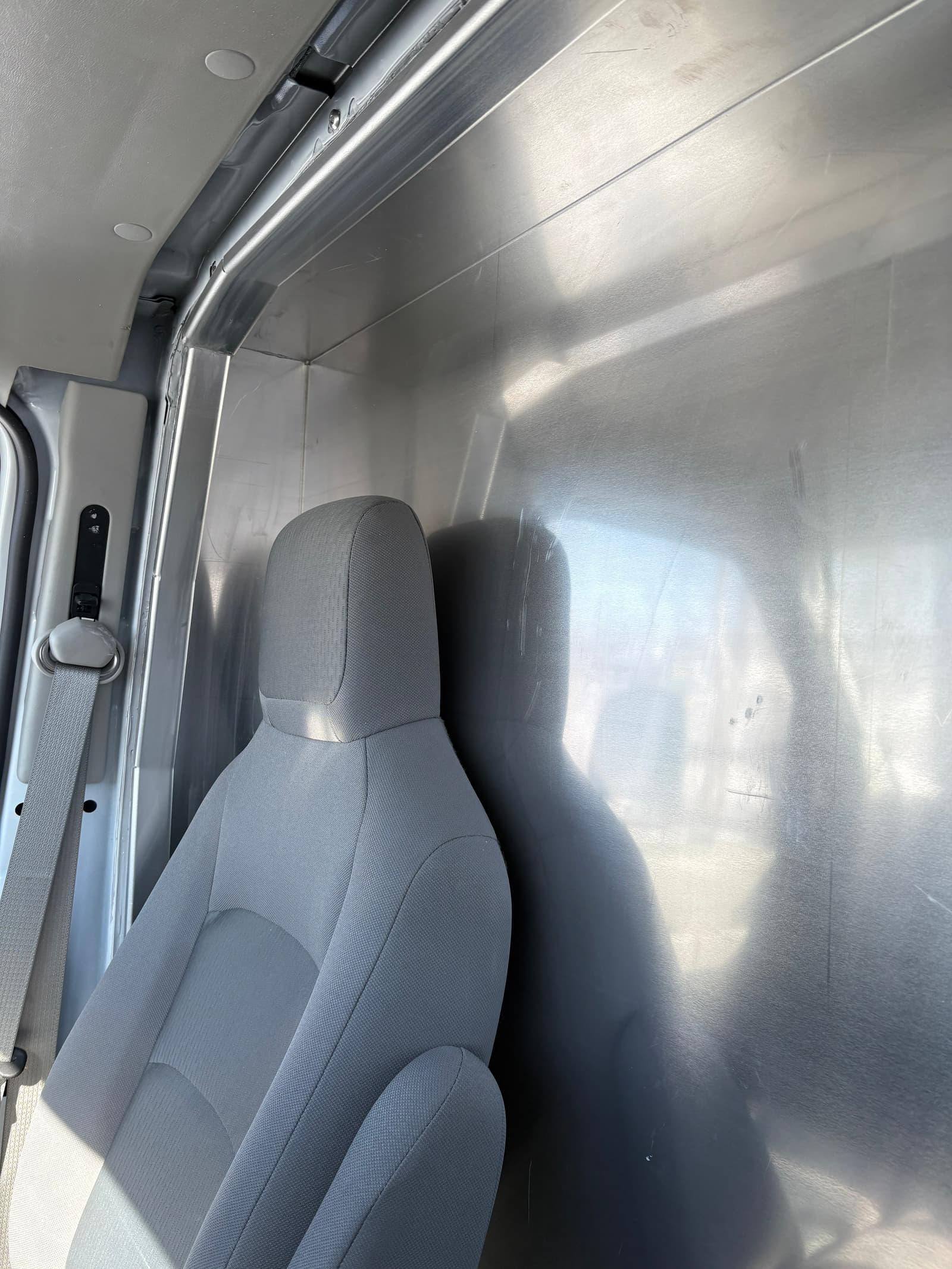 Ford E-450 Cutaway 2025 - Image 11