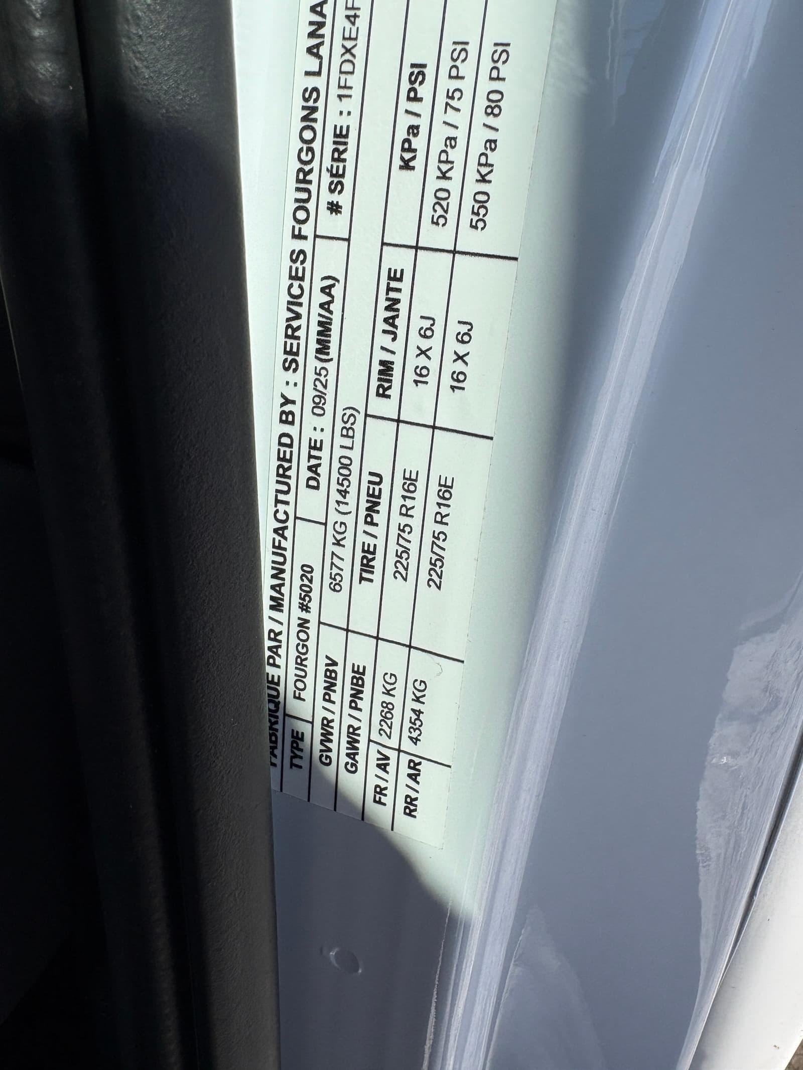 Ford E-450 Cutaway 2025 - Image 12