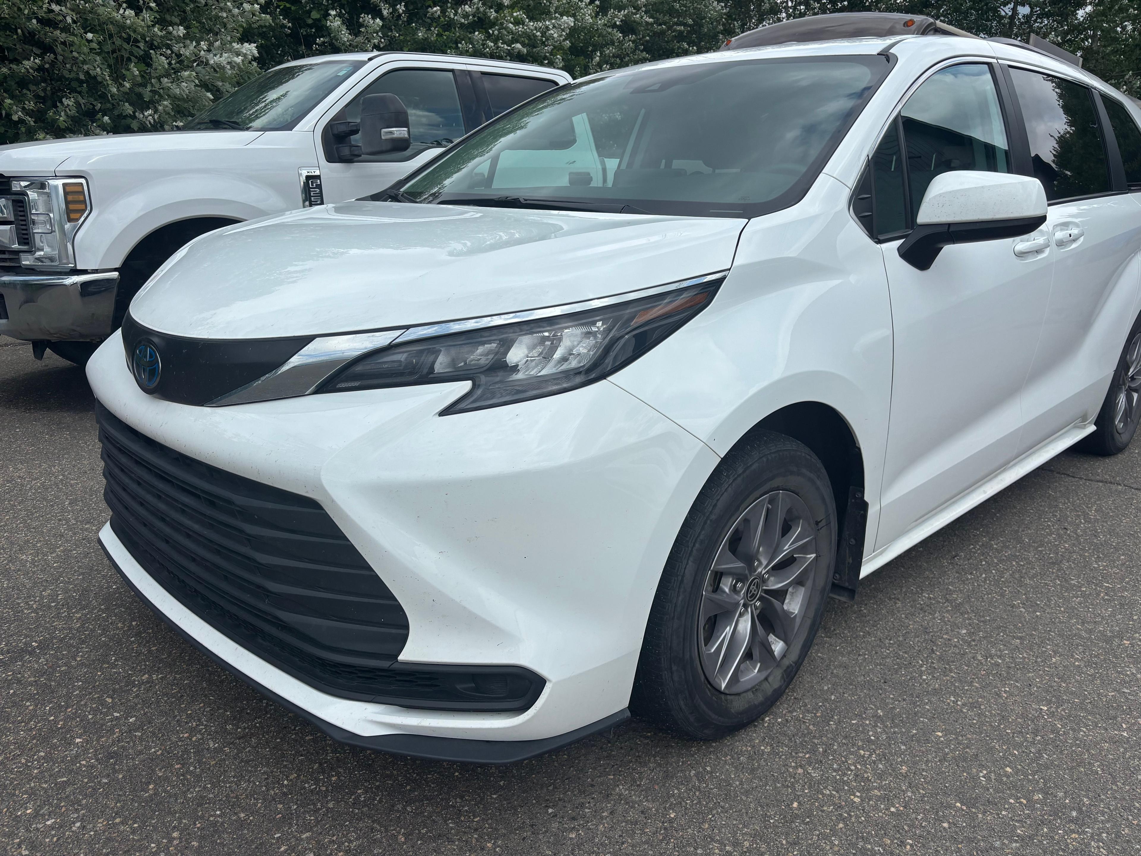 Toyota Sienna 2024 - Image 1