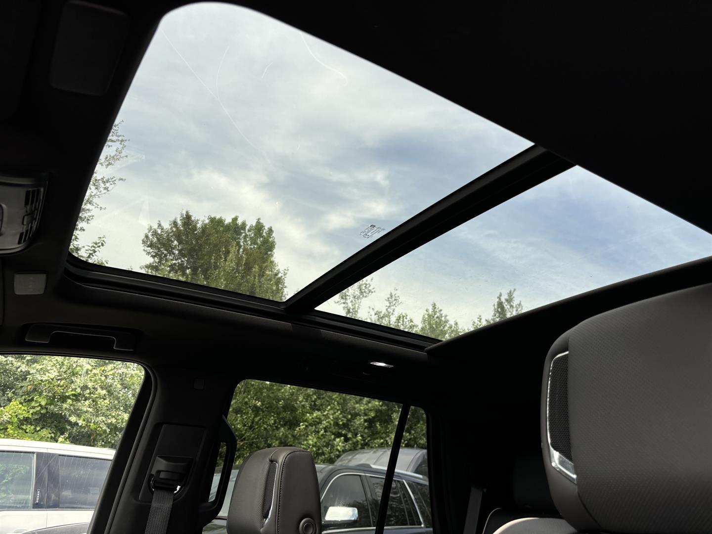 Cadillac Escalade 2023 - Image 9