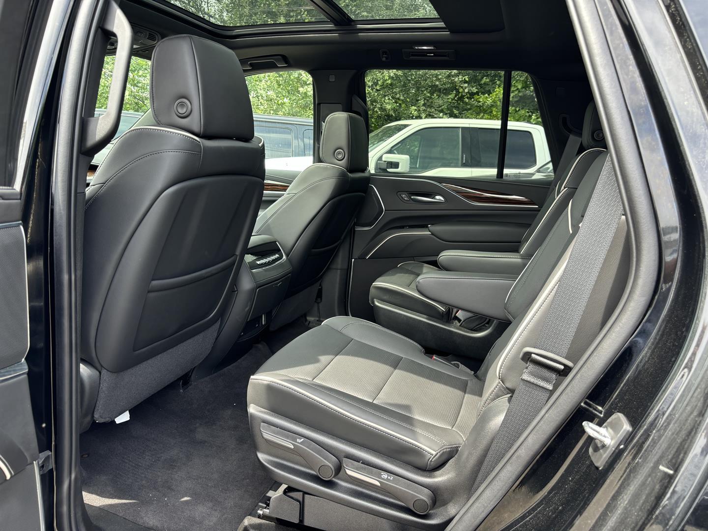 Cadillac Escalade 2023 - Image 8