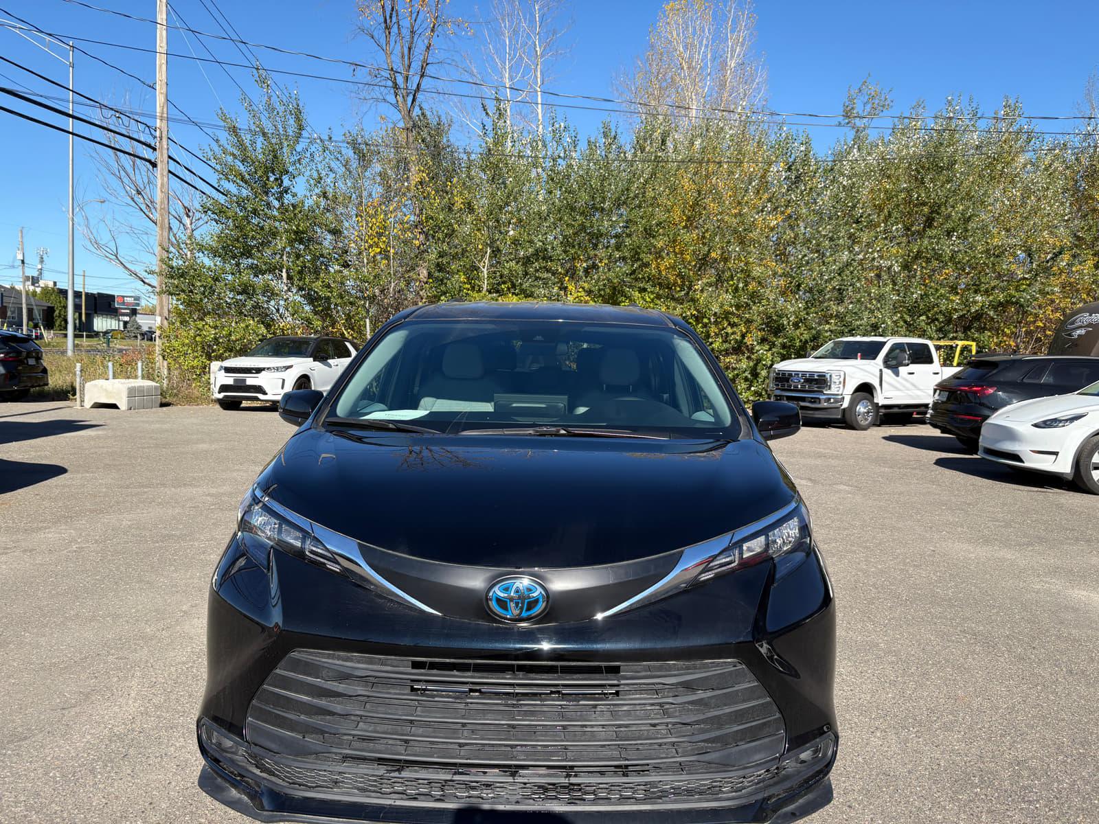 Toyota Sienna 2025 - Image 2