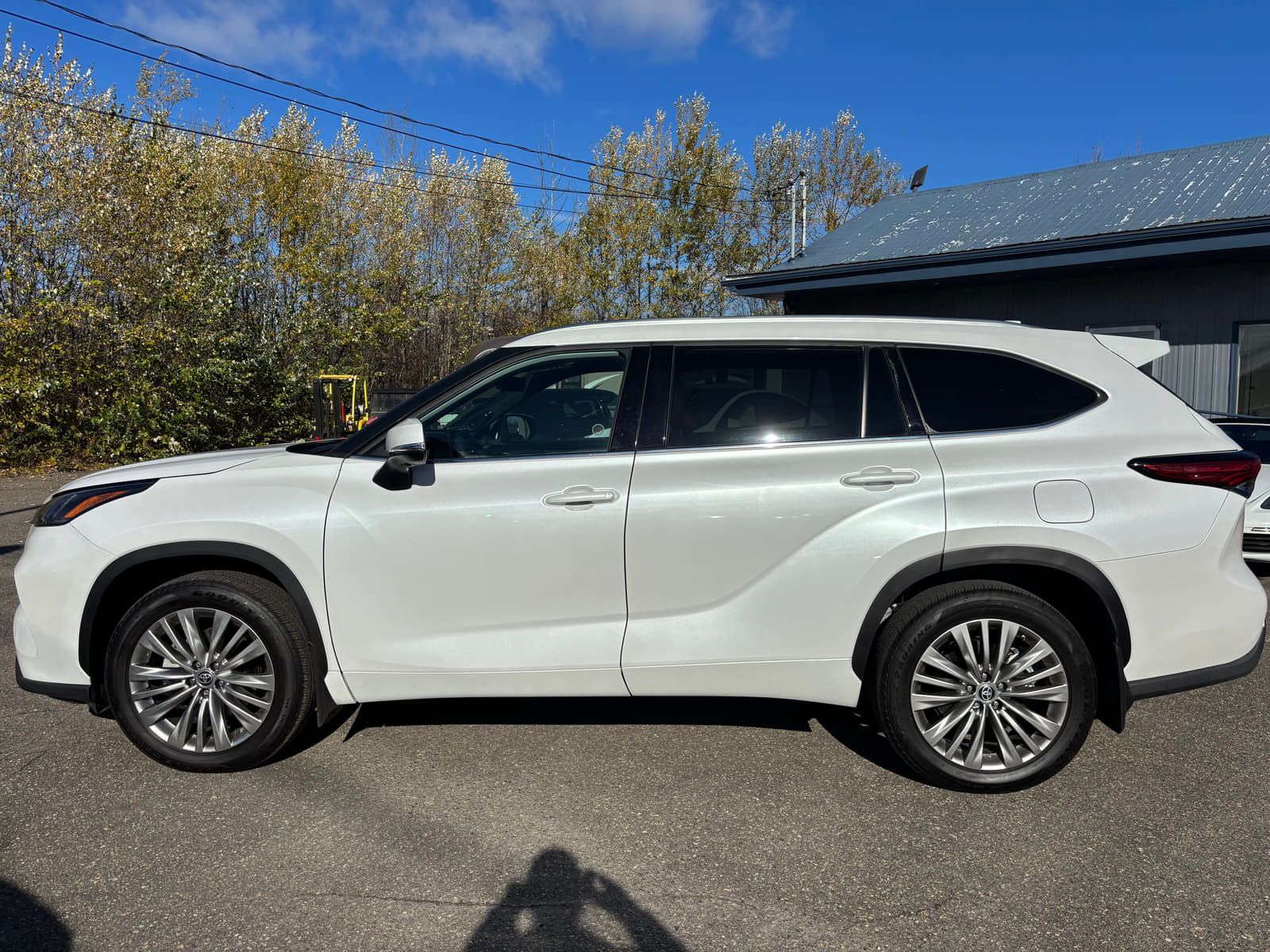 Toyota Highlander 2023 - Thumbnail 3