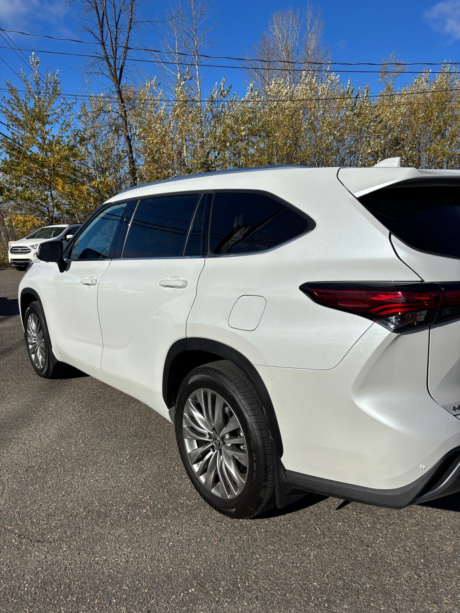 Toyota Highlander 2023 - Thumbnail 4
