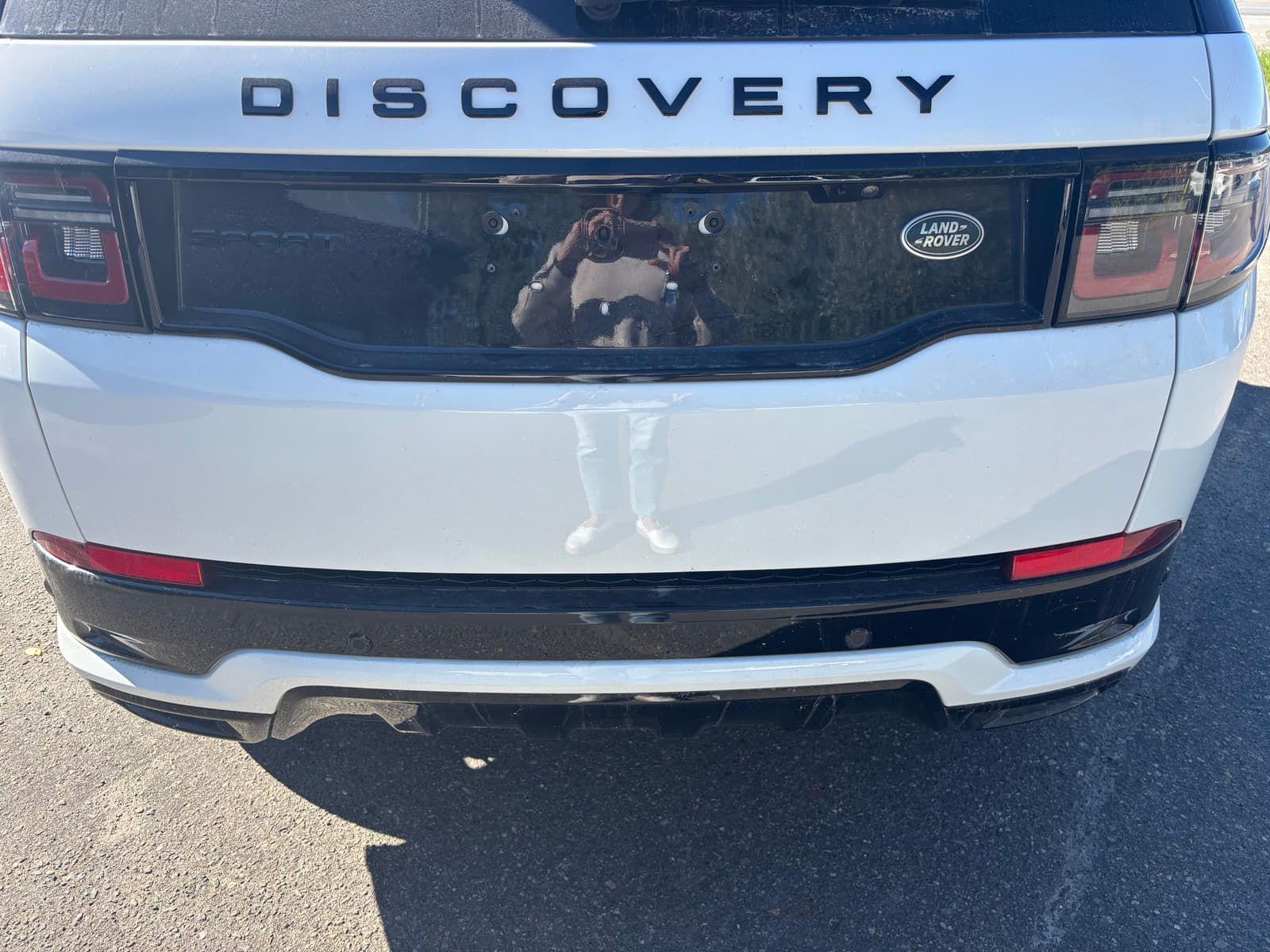 Land Rover Discovery Sport 2023 - Image 4 