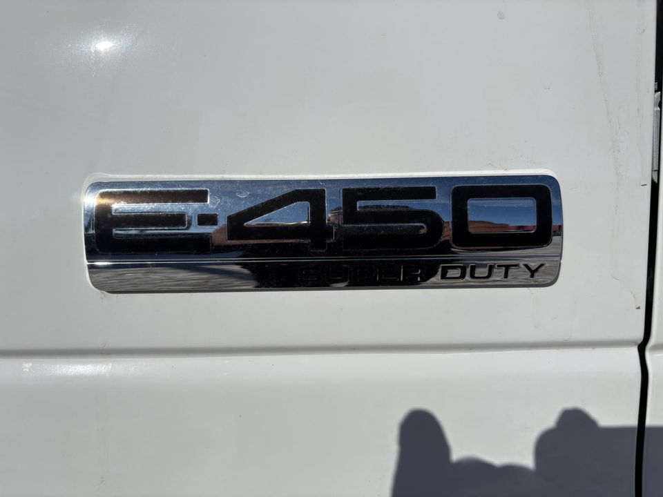 Ford E-450 Cutaway 2025 - Image 3