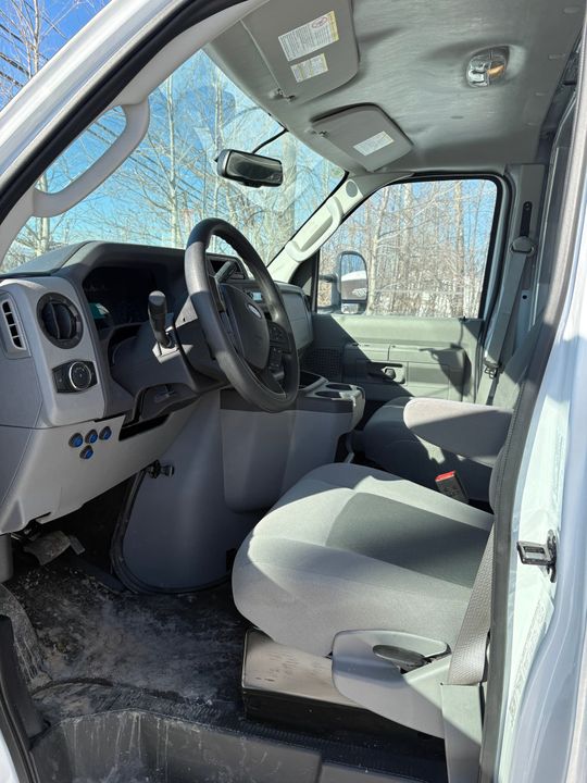 Ford E-450 Cutaway 2025 - Image 8