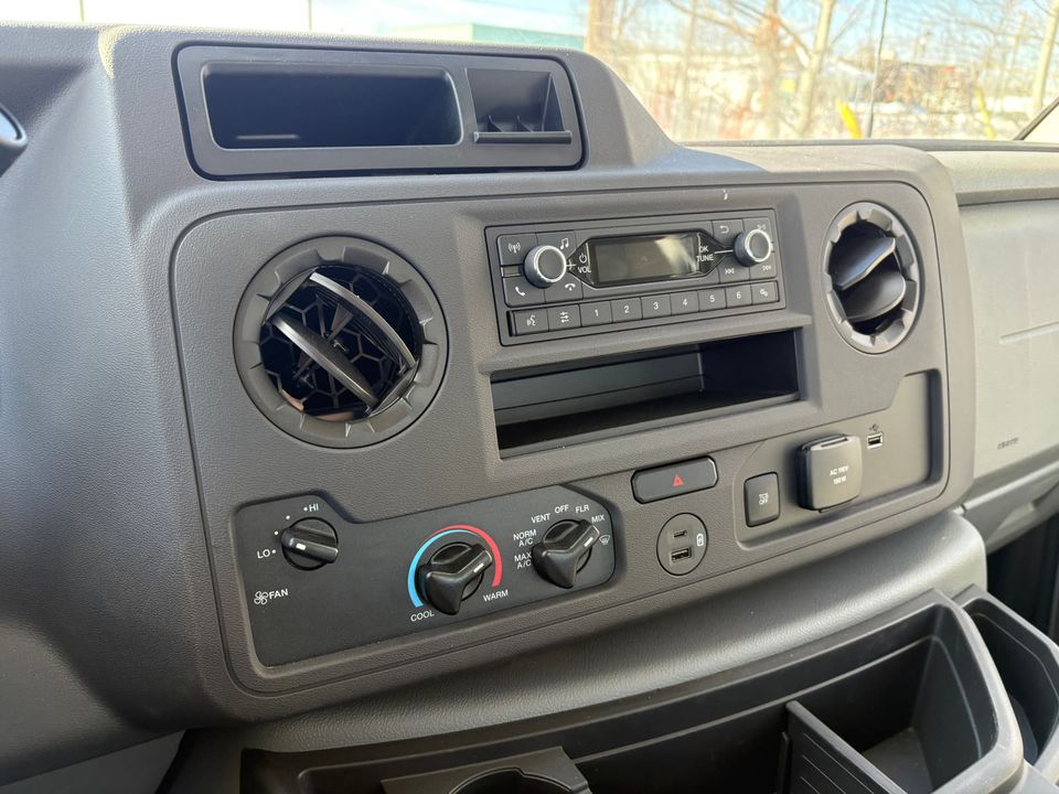 Ford E-450 Cutaway 2025 - Image 10